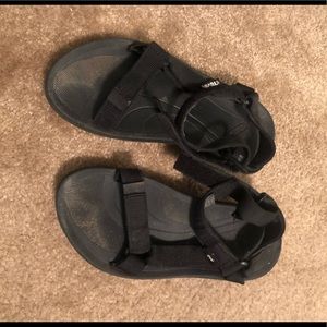 Women’s Teva’s Size 8 WIDE